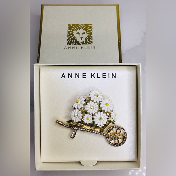 Vintage Gold Tone Anne Klein Enamel Rhinestone Flowers Wheelbarrow Cart Brooch - Picture 1 of 4